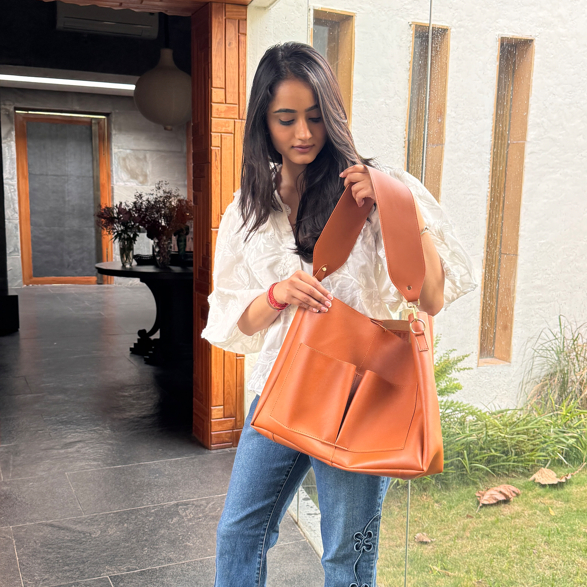 Label Jenn Pocket Tote 3.0 in Tan