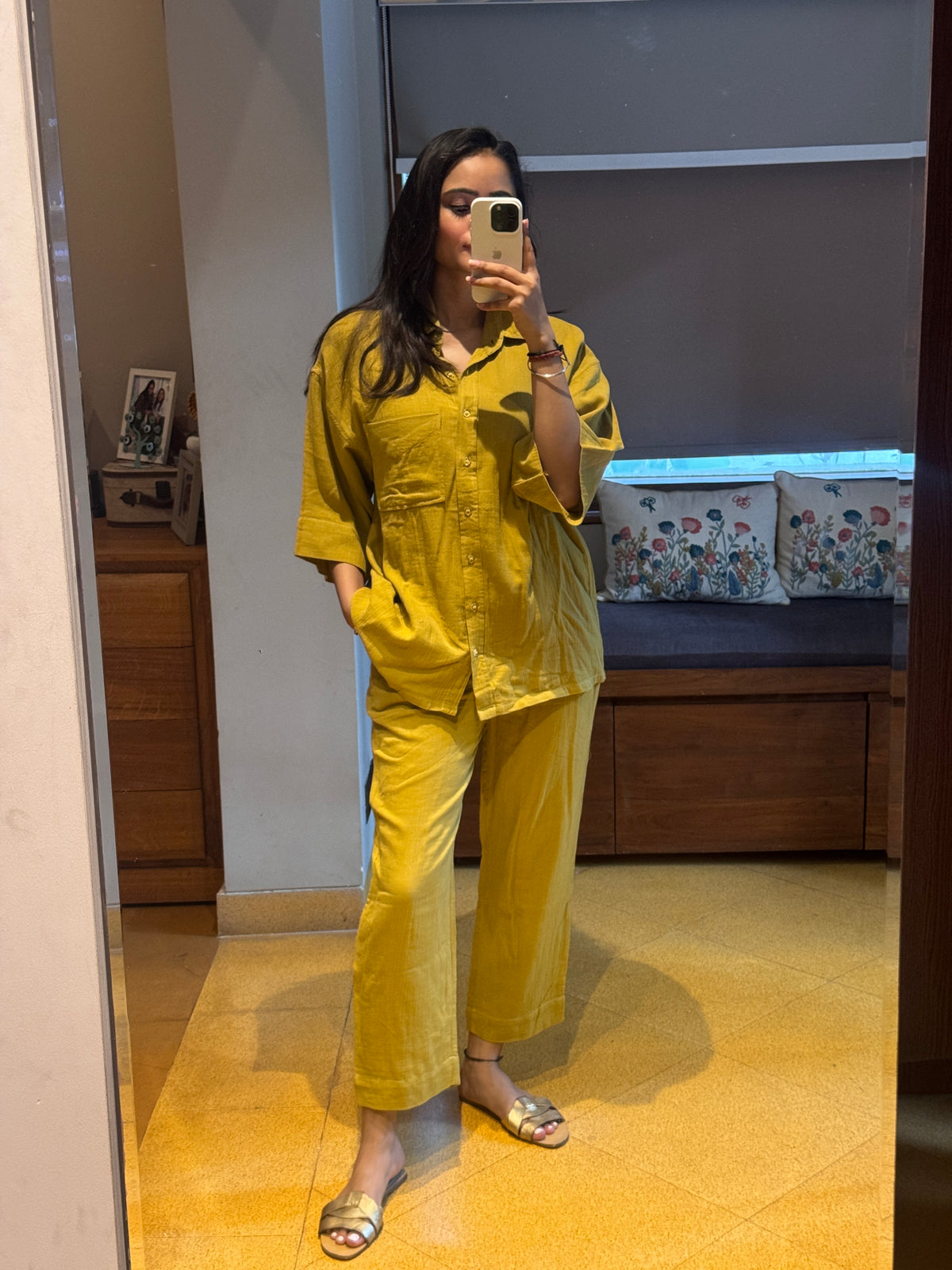Kari by Preeti Singhal Lana Set