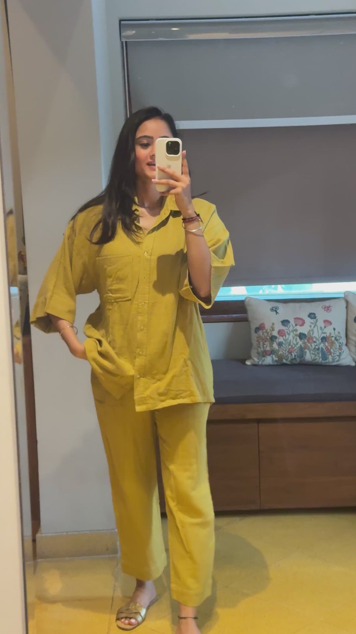 Kari by Preeti Singhal Lana Set