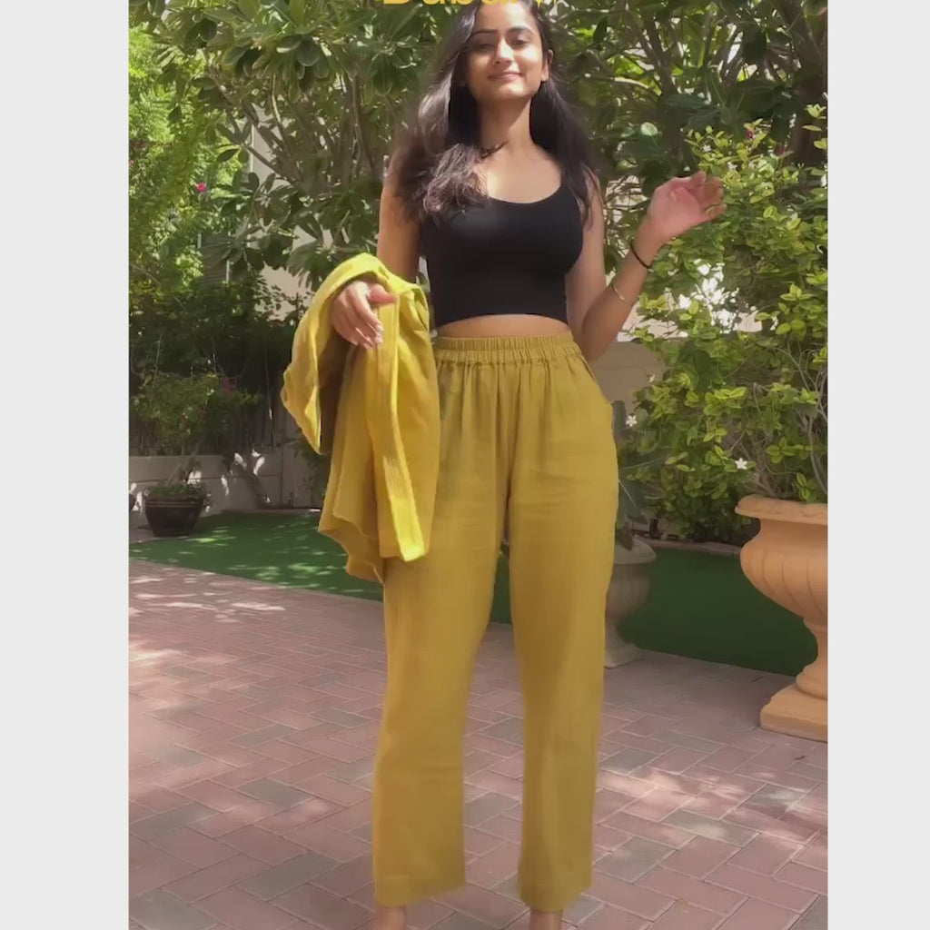 Kari by Preeti Singhal Lana Set